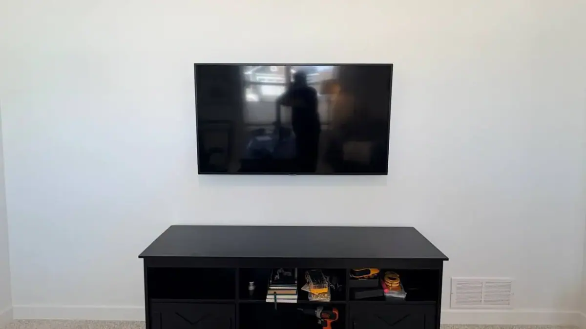 55 Inch Tv Victoria Mn 4D Extended Tilt Mount - The Mounting Man