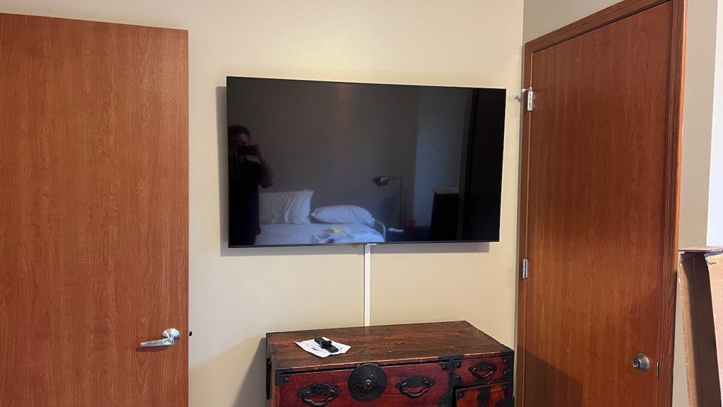 65 Inch Tv Cord Cover Edina Bedroom - The Mounting Man