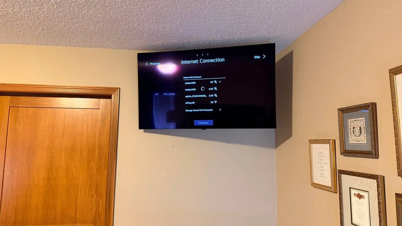 43 Inch Tv Mounting Edina Power Bridge Floating Look - The Mounting Man